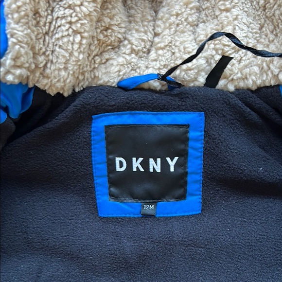 DKNY Vibrant Blue Hooded Puffer Coat
New with tags 🏷️ - Picture 4 of 5